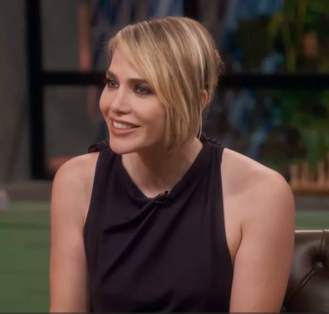 Leticia Colin surge vestida de coelho da <i>Páscoa</i> e mostra a reação do filho