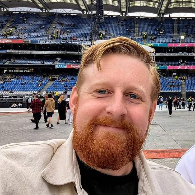 Michael Patrick, ator de <i>Game of Thrones</i>, morre aos 35 anos de idade. Veja quem são os famosos que nos deixaram em 2026