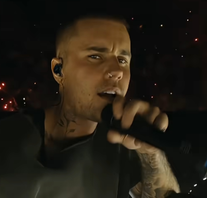 Ele está de volta! Justin Bieber mistura <i>hits</i> antigos com <i>SWAG</i> durante <i>Coachella 2026</i>