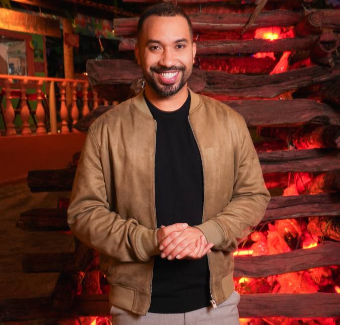 Gil do Vigor se emociona antes de bate-papo com Gabriela do <i>BBB26</i>