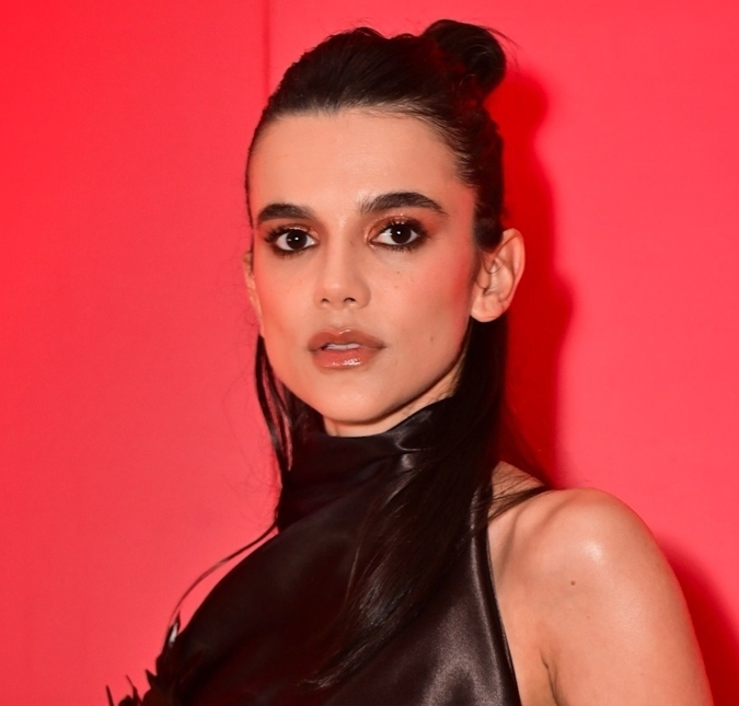 Manu Gavassi encanta ao mostrar fotos do aniversário de um ano de idade da filha