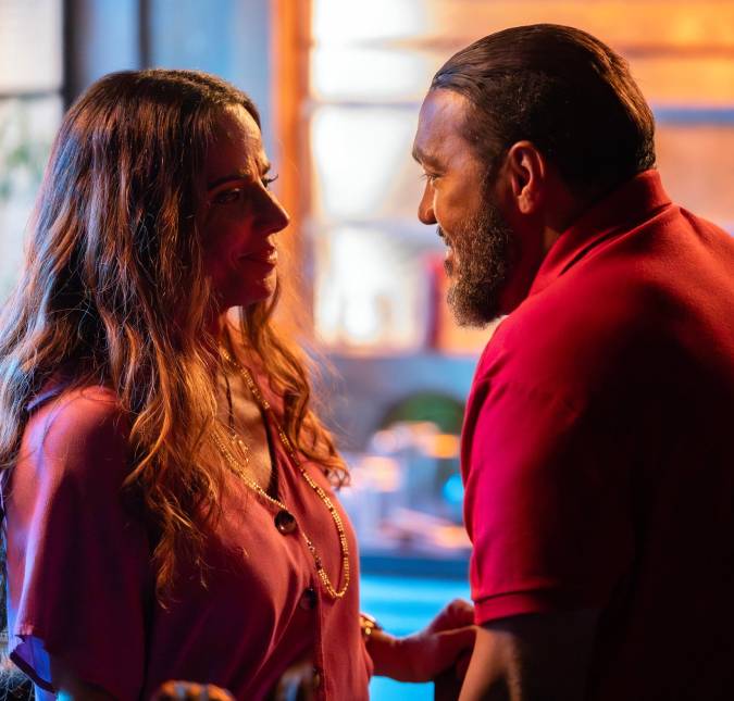 Belo e Viviane Araújo protagonizam primeiro beijo em <i>Três Graças</i> e <i>web</i> vai à loucura!