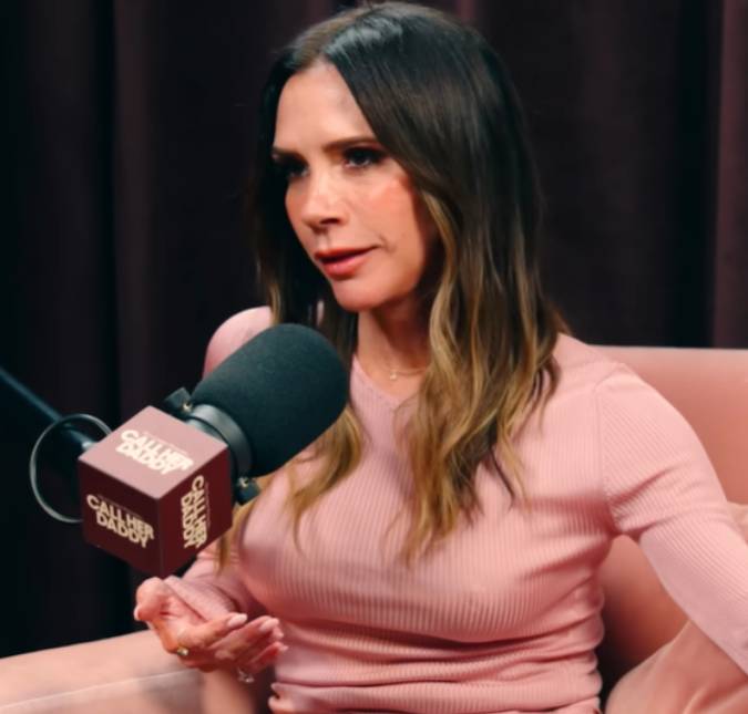 Assoprando as velinhas, Victoria Beckham celebra 52 anos de idade e reflete: <i>Me sinto tão grata</i>