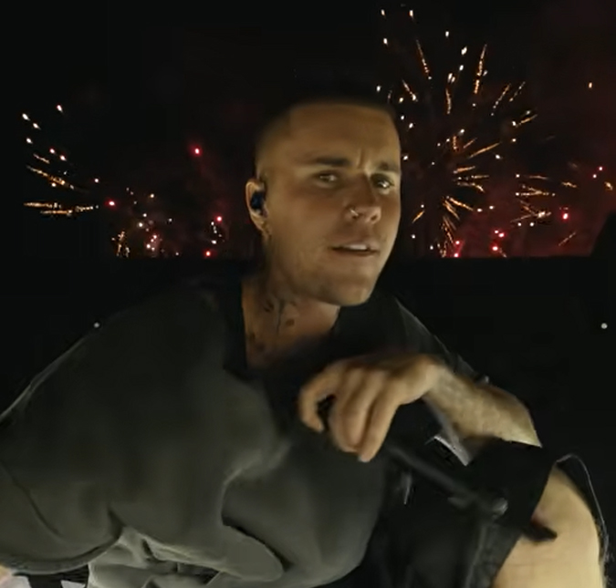 Justin Bieber faz surpresa no <i>Coachella</i> e chama Billie Eilish ao palco