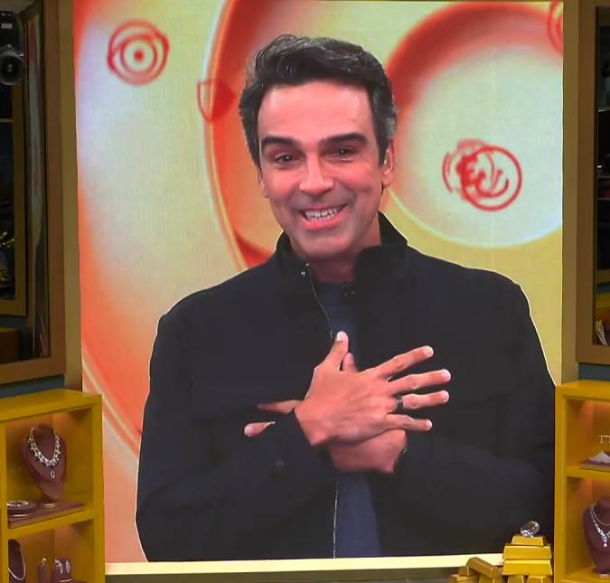 Tadeu Schmidt quebra protocolo no <i>BBB26</i>, compartilha luto e presta apoio a Ana Paula Renault