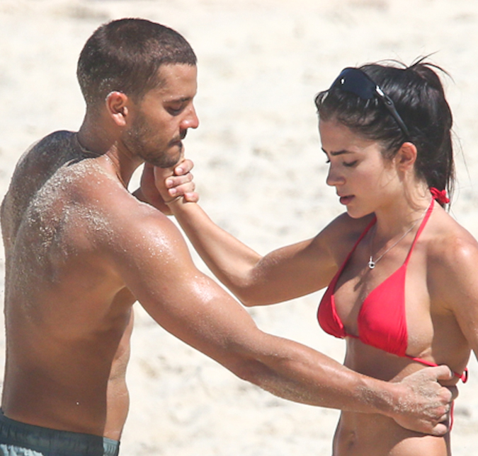 Jade Picon e André Lamoglia aparecem juntos na praia e trocam carinho