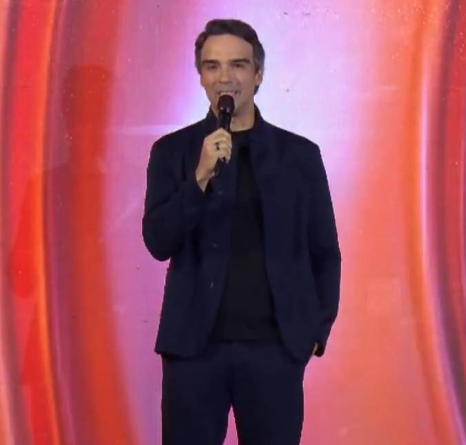 Tadeu Schmidt mostra bastidores da rotina no dia da final do <i>BBB26</i>