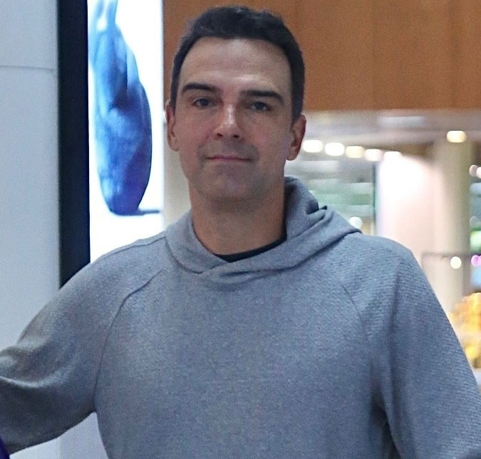 Tadeu Schmidt relembra homenagem ao irmão no <i>BBB</i> e cita frase de Ana Paula Renault