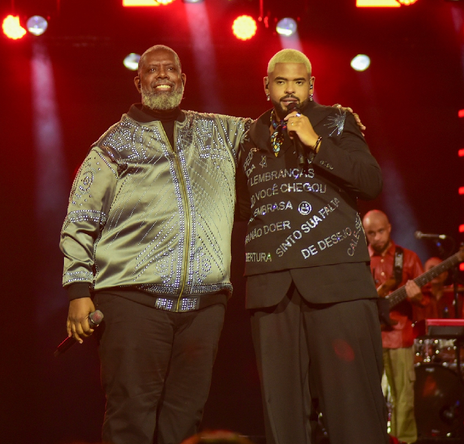 Péricles anuncia o nascimento do primeiro neto: <i> Minha vida ficou completa</i>