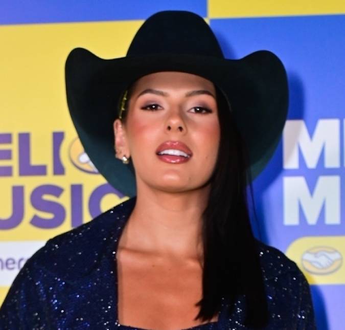 Ana Castela fala sobre pausa na carreira durante participação no <i>Altas Horas</i>: <i>Vou virar fazendeira</i>