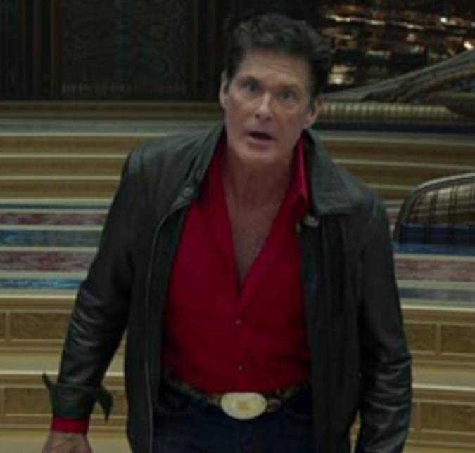Astro de <i>S.O.S. Malibu</i>, David Hasselhoff é flagrado usando andador durante passeio em Los Angeles