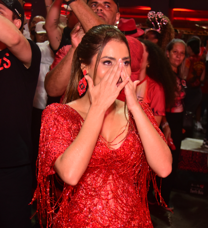 Madrinha de Bateria, Lexa se emociona em festa de lançamento do samba-enredo da Dragões da Real para o Carnaval