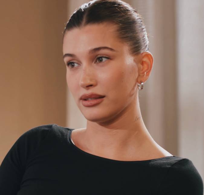 Hailey Bieber revela que se sentiu sobrecarregada após parto e venda da empresa no mesmo ano