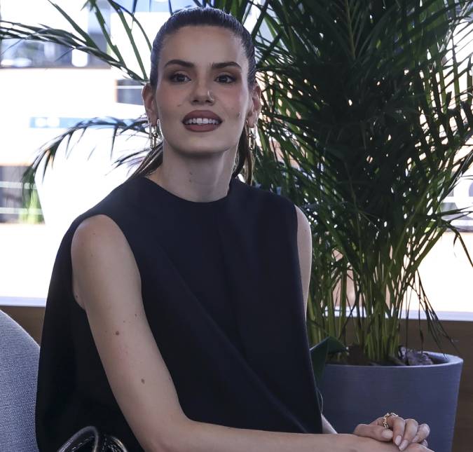 Fofura! Camila Queiroz posta registros inéditos da filha e se declara: <i>Nasci para ser sua mãe, Pituca</i>