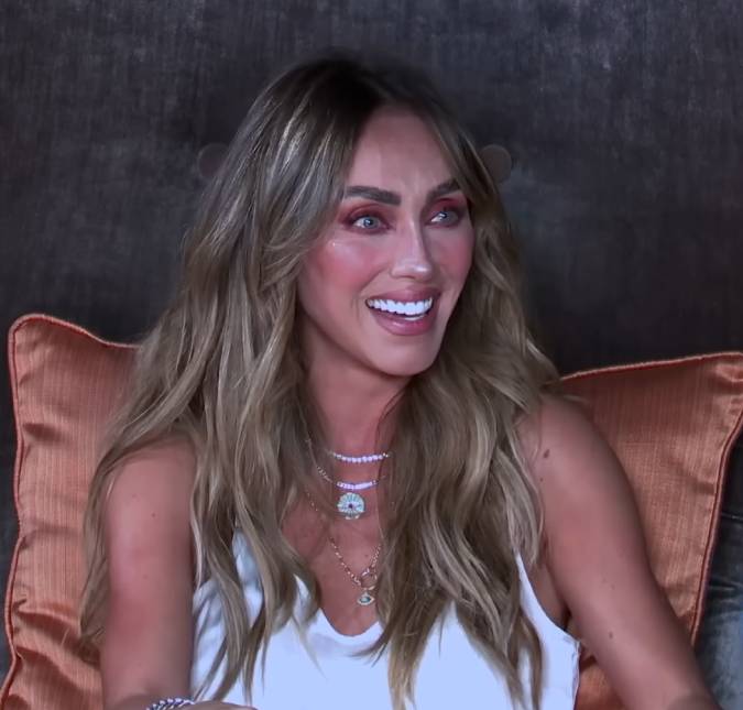 Anahí, ex-<i>RBD</i>, ganha declaração do marido no aniversário: <i>Pilar da nossa família</i>
