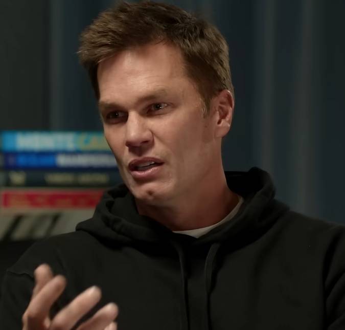 Estreando nas passarelas, Tom Brady surge com visual todo em couro em desfile de grife