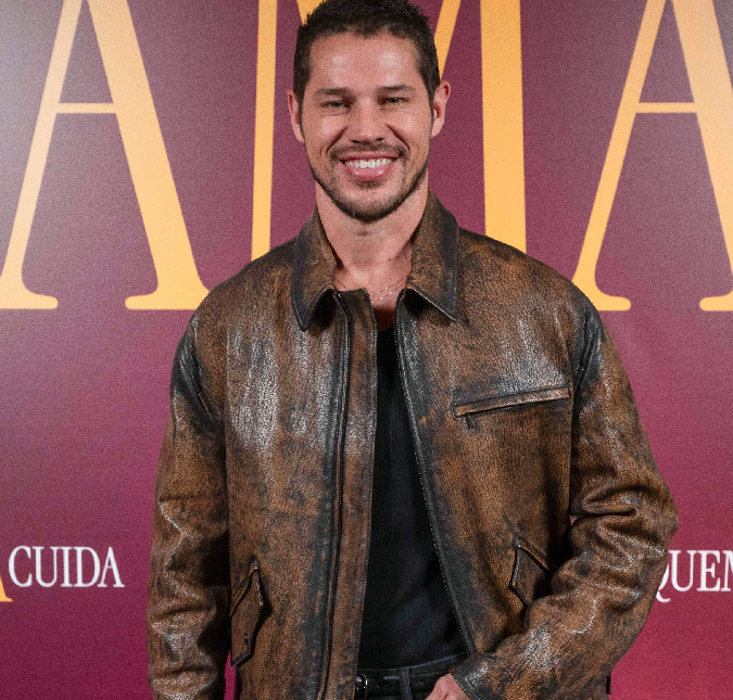 No <i>Domingão com Huck</i>, José Loreto presenteia sósia com casa própria