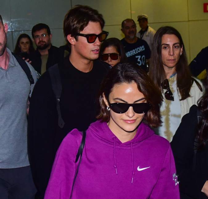 Nicholas Galitzine e Camila Mendes desembarcam no Brasil e causam alvoroço