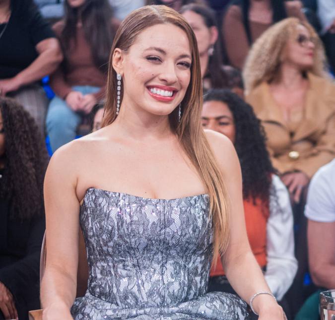 Em Miami, Beatriz Reis brinca que foi barrada de restaurante por usar vestido transparente