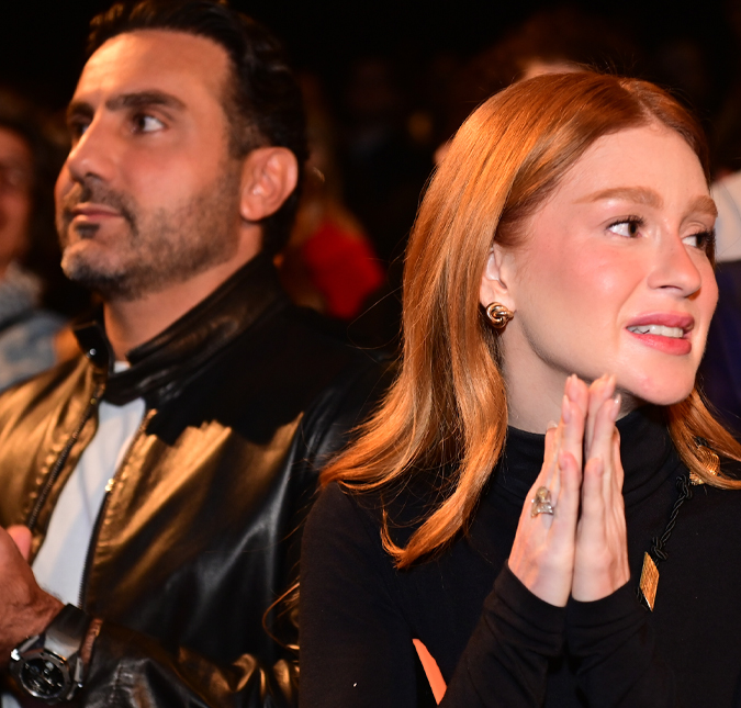 Ao lado do noivo, Marina Ruy Barbosa prestigia estreia do espetáculo <i>Rita Lee: Balada da Louca</i>