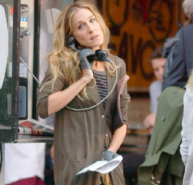 Sarah Jessica Parker relembra provas de figurino madrugada adentro em <i>Sex and the City</i>