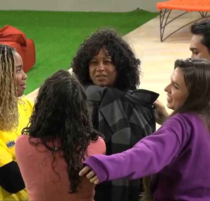 Sheila traça estratégia para o próxima Tá Na Reta... Veja o que rolou na madrugada da <I>Casa do Patrão</i>