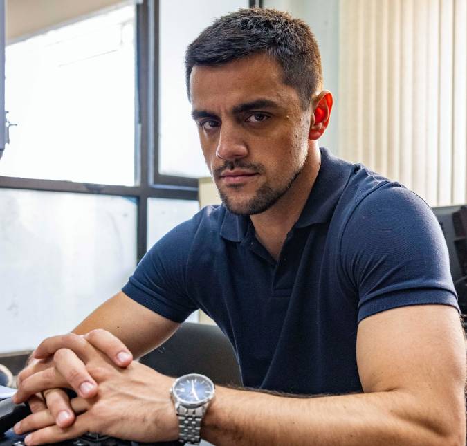 Felipe Simas compartilha reflexão sobre seu último dia de gravação da série <i>Tremembé</i>
