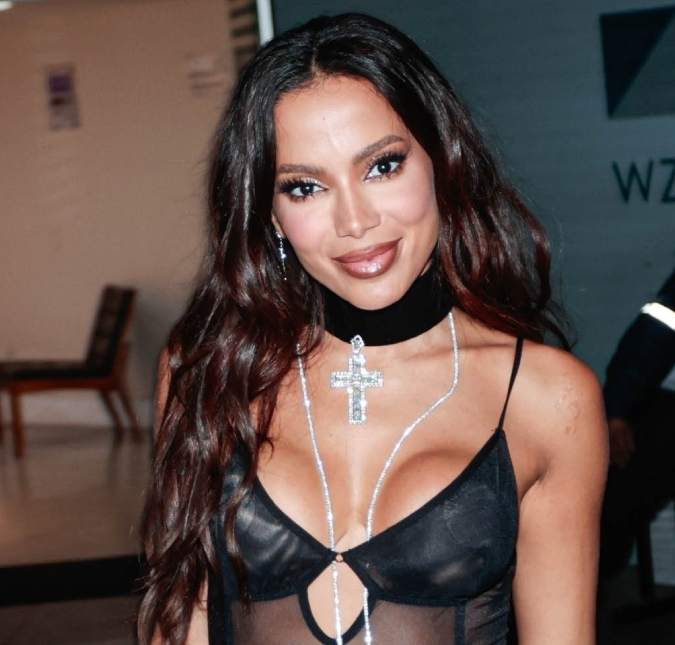 Anitta embarca para os Estados Unidos e comemora: <i>Bora ali abrir essa copa</i>