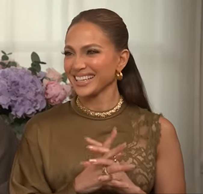 Jennifer Lopez compartilha cliques em Cannes e ganha comentário de Selton Mello