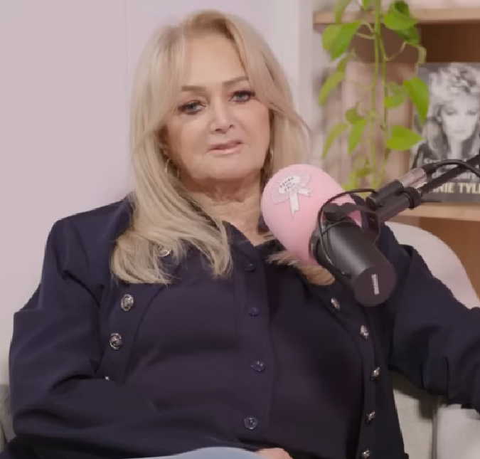 Bonnie Tyler sai do coma após cirurgia de emergência, mas continua internada na UTI