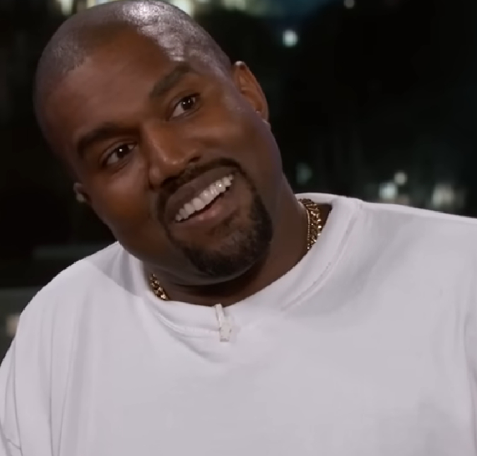 Acompanhada de Kanye West, Bianca Censori surge com <i>look</i> inusitado