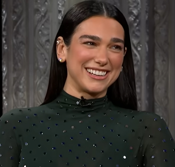 Dua Lipa e Callum Turner curtem passeio na Itália e mão boba do ator chama atenção