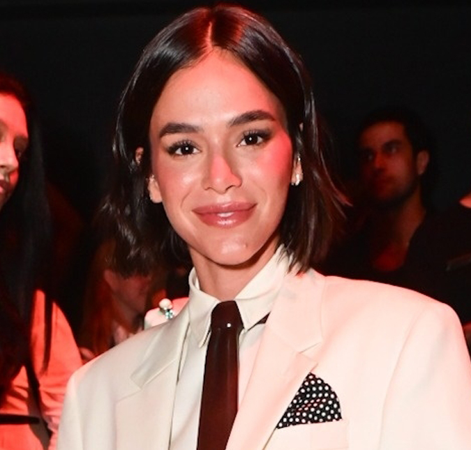 Bruna Marquezine diz que pressão por namoro aos 18 anos de idade afetava seu trabalho: <i>Chorava nos bastidores</i>