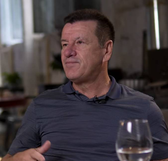 Dunga viraliza ao dançar música de Shakira em programa esportivo da TV mexicana