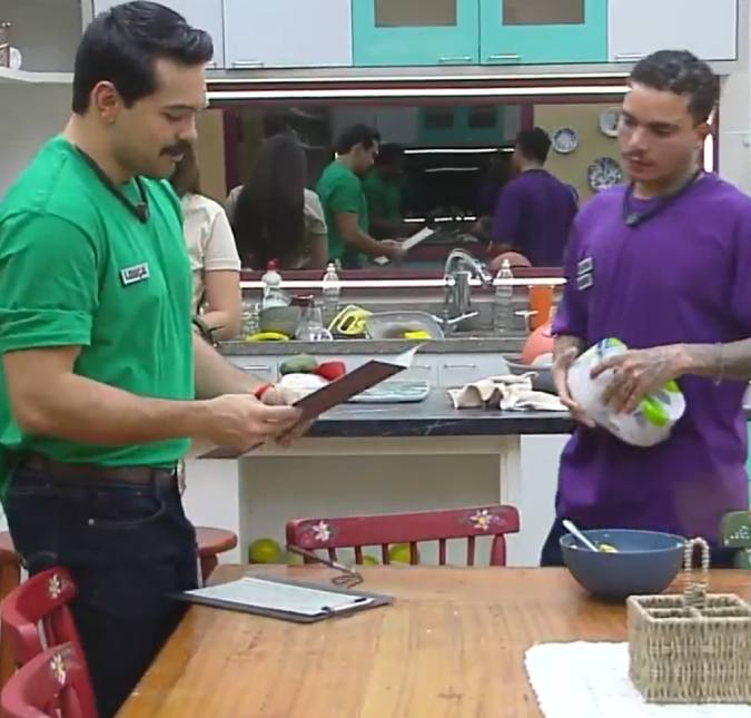 Moradores analisam jogo na <i>Casa do Patrão</i> após eliminação de Nataly