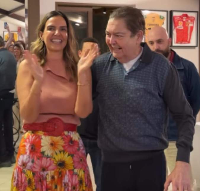 Faustão faz rara aparição em pé no aniversário da esposa
