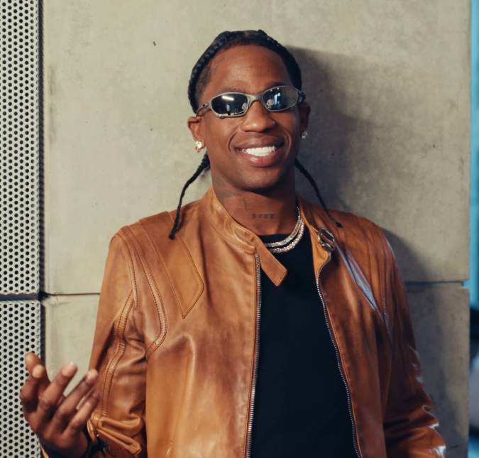 Travis Scott aparece assistindo ao jogo e comemorando gol do Brasil contra o Japão; assista!