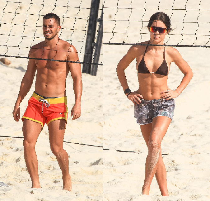 Jade Picon e André Lamoglia aproveitam dia ensolarado para jogar futevôlei na praia