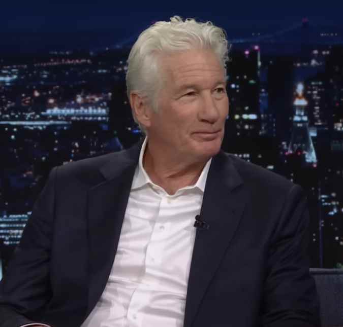 Em foto rara, Richard Gere aparece ao lado da esposa e dos filhos. Veja!