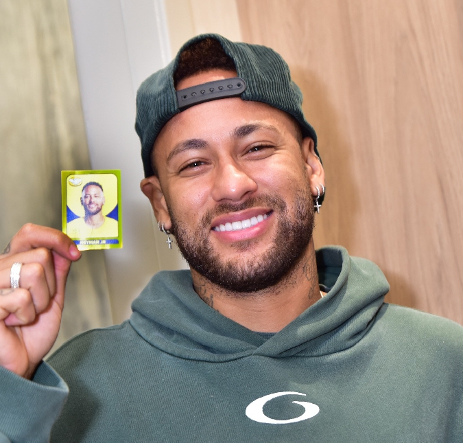 Fora da Copa do Mundo, Neymar Jr. aparece ao lado de fãs em campo de golfe nos Estados Unidos
