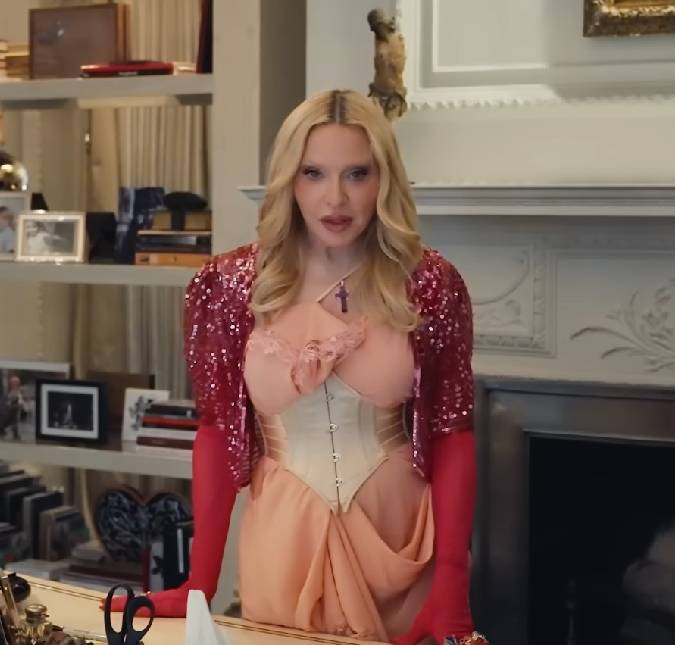 Madonna revela coleção de esculturas de pênis em casa e chama as peças de <i>objetos do meu coração</i>