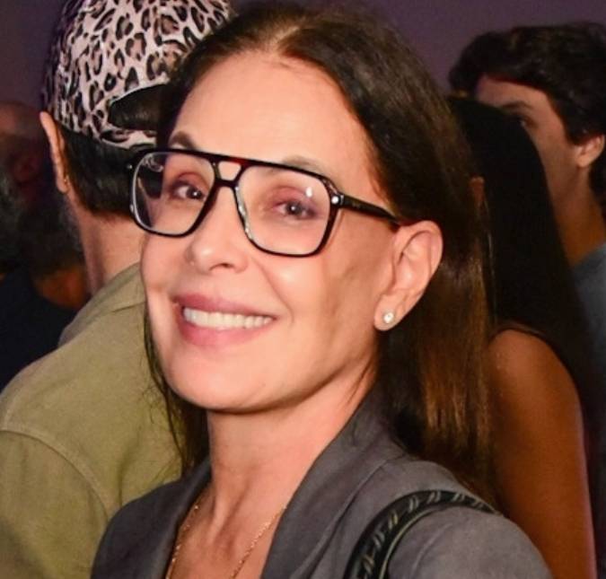 Carolina Ferraz fala sobre as regras que impõe às filhas: <i>Eu sou a mãe, eu não sou brother</i>