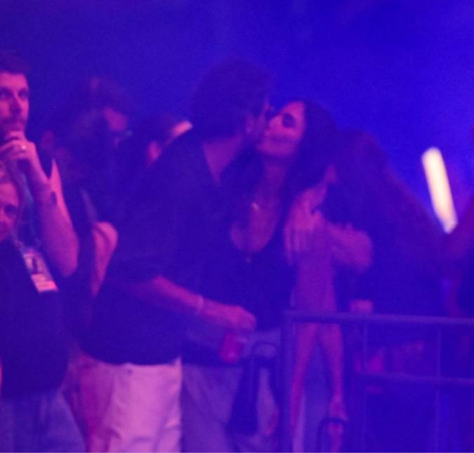 Ivete Sangalo é clicada aos beijos durante show em São Paulo