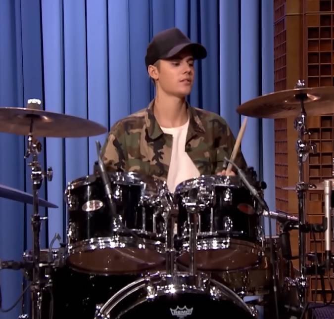 De Justin Bieber a Rafa Justus... Relembre os famosos que arrasam na bateria!