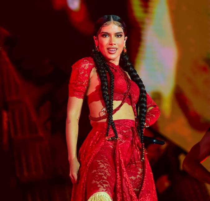 Novo <i>face card</i>! Confira todas as mudanças físicas feitas por Anitta