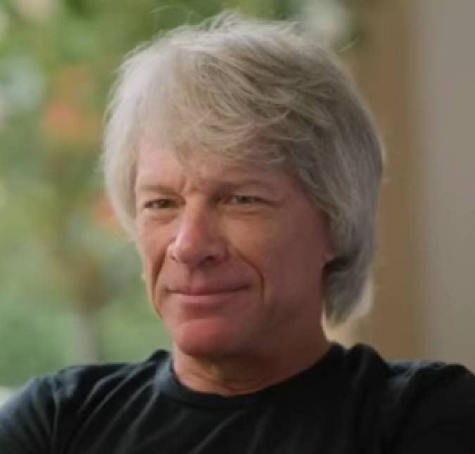 Jon Bon Jovi interrompe <i>show</i> após infecção sinusal