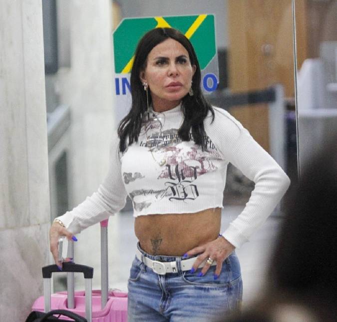 Gretchen revela que voltou a deixar pelos crescerem após críticas: <i>Meu marido gosta</i>