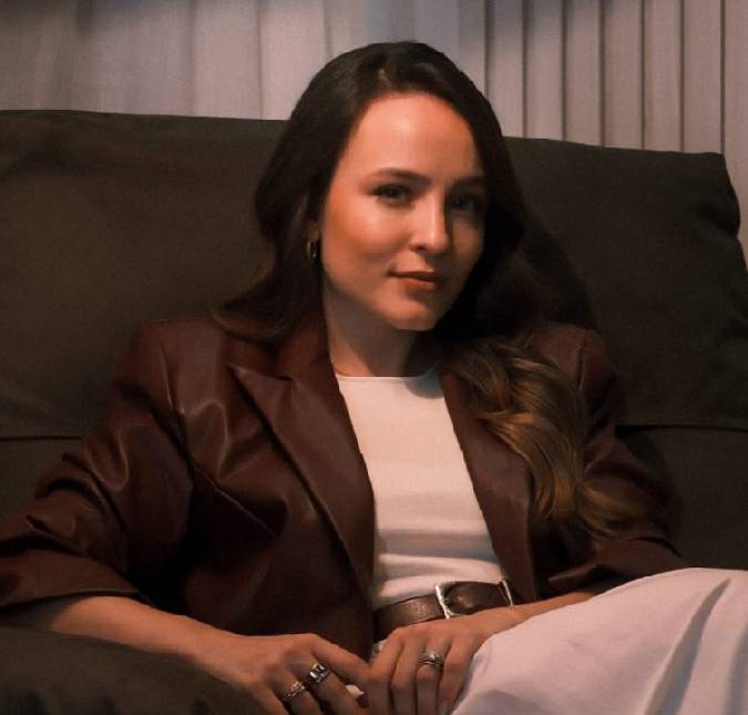 Larissa Manoela desabafa sobre saúde mental com os seguidores: <i>-Peso que machuca</i>