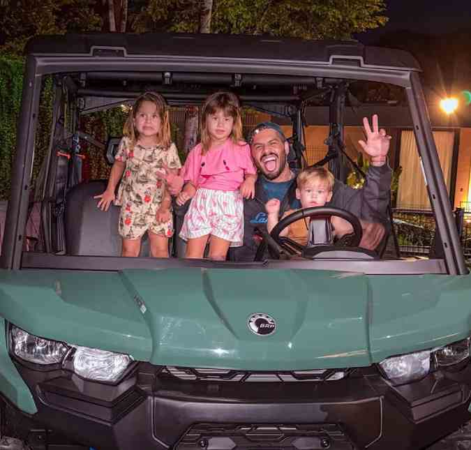 Pura fofura! Veja alguns momentos de Zé Felipe como pai
