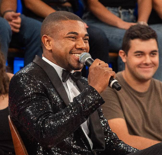 Davi Brito anuncia casamento civil com Emily e celebra: <i>Demos o primeiro passo oficial da nossa história</i>